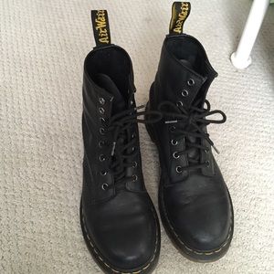 DOC MARTENS size 9 boots