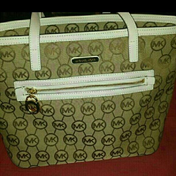 AUTHENTIC MICHAELS KORS handbag