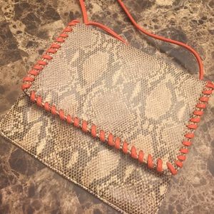 Cache cross body bag