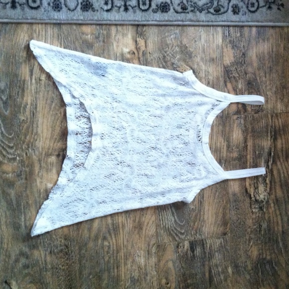 Adorable white Crochet tank - Picture 3 of 3