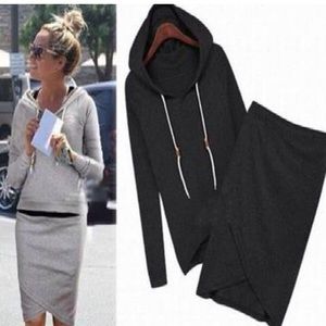 Reserved sweatskirt and sweatshirt set