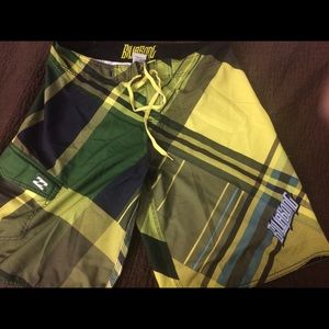 Billabong shorts size 36 yellow and green.
