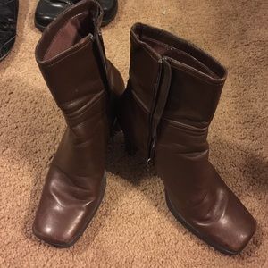 Heeled boots sz7