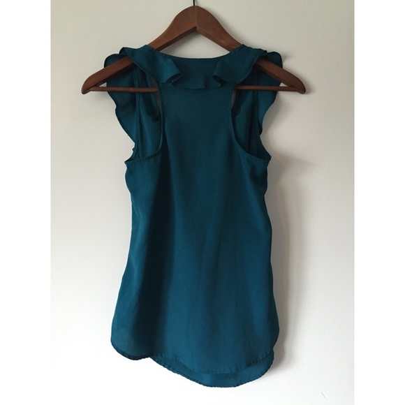 🚫Sold🚫Mossimo ruffle collar razorback tank sz XS - Picture 4 of 4