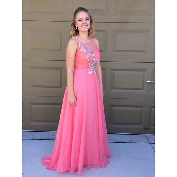 Prom dress - Picture 1 of 3