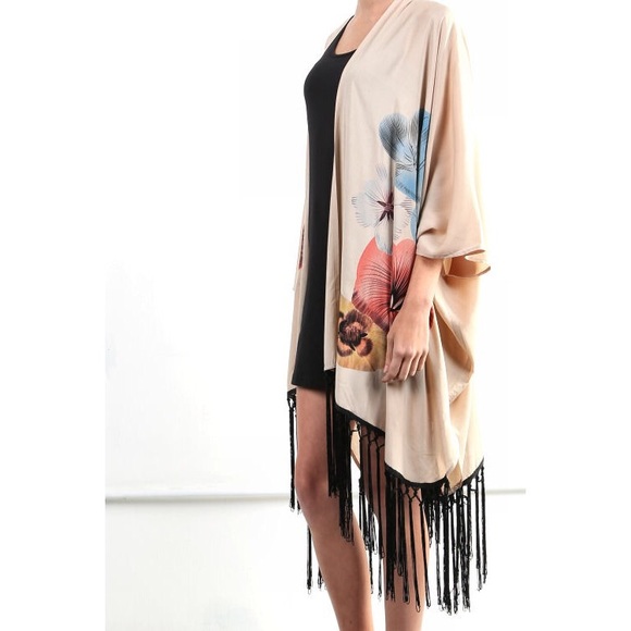 NWT Exotic Asian Inspired Fringed Kimono🎎