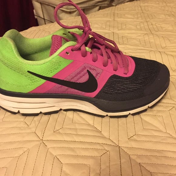Nike cushion walking shoes