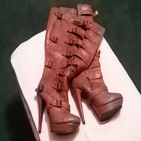 BRAND NEW DEREON BOOTS