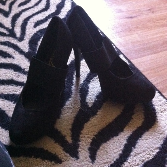 "Privileged" suede pumps - Picture 2 of 4
