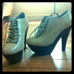 Chelsea Crew "Maggie" Oxford Stiletto in taupe