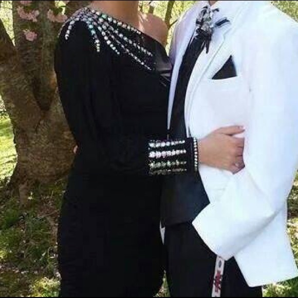 Formal! Vienna size 6! MUST SALE! Offers welcome!