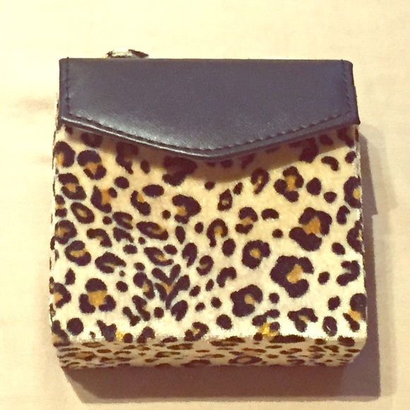 Travel jewelry case