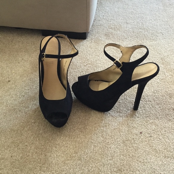 Forever 21 faux suede peep toe heels size 6