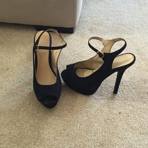 Forever 21 faux suede peep toe heels size 6