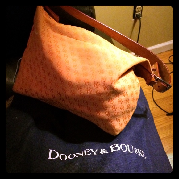 Dooney&Bourke signature satchel shoulder type
