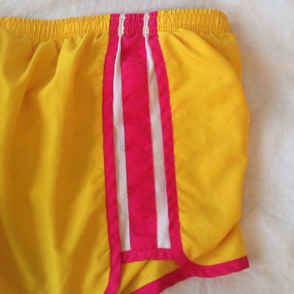 Nike DRI-fit shorts pink and yellow - Picture 3 of 4