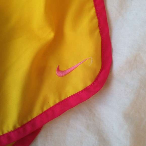 Nike DRI-fit shorts pink and yellow - Picture 4 of 4