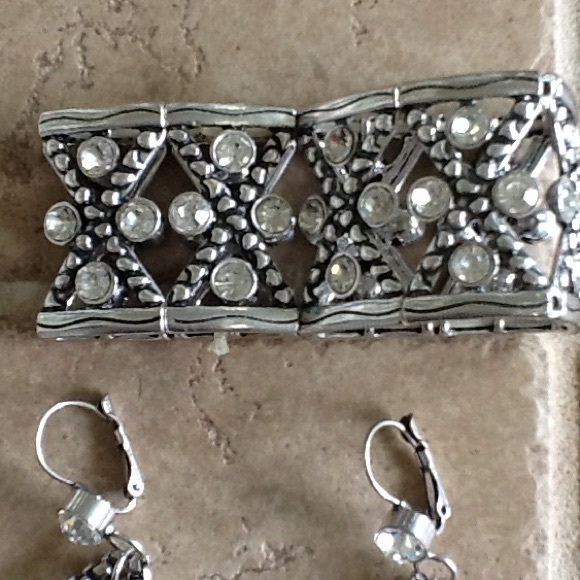 Bracelet and ear ring set - Picture 2 of 3