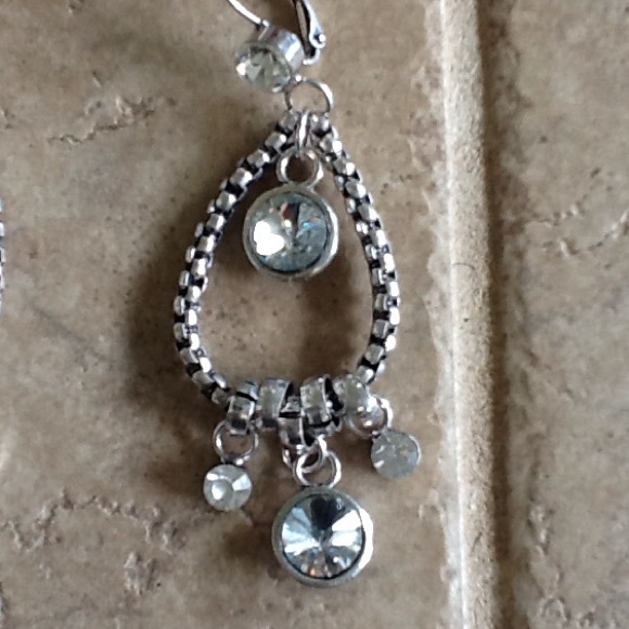 Bracelet and ear ring set - Picture 3 of 3