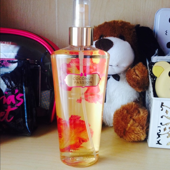 💕 Victoria's Secret Coconut Passion Body Spray!