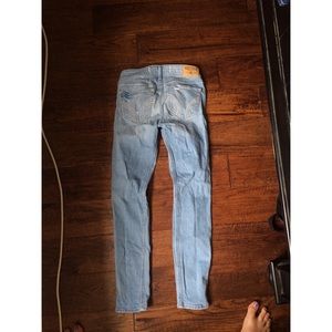 00 light wash Hollister jeans