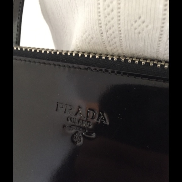 Prada purse - Picture 2 of 4