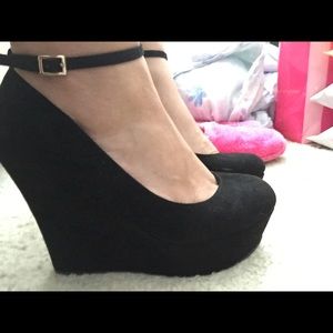 Additional pictures of the Madden Girl Wedges