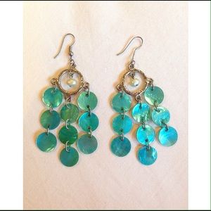 Turquoise dangle shell earrings w/ pearl in middle