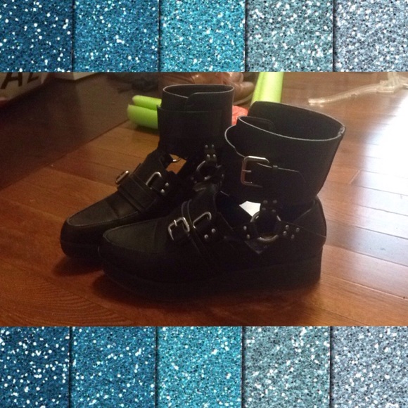 F21 Buckled Creepers