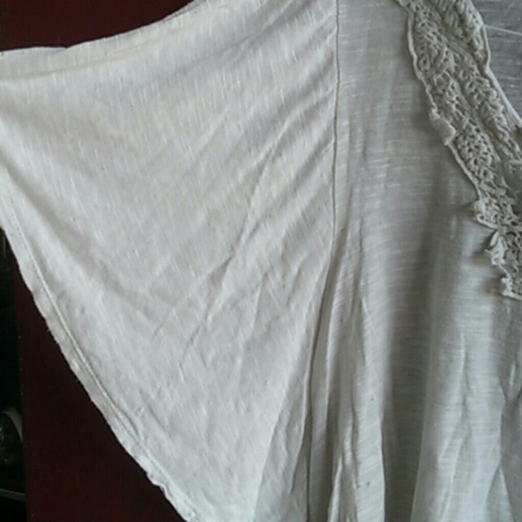 Cream crochet semi cropped butterfly sleeves top - Picture 4 of 4