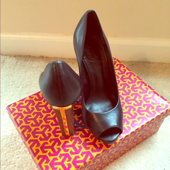 **Tory Burch Pumps Size 5**