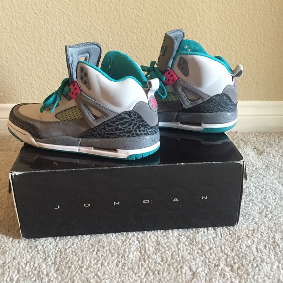 Black/grey/pink/teal Jordan's - Picture 3 of 3