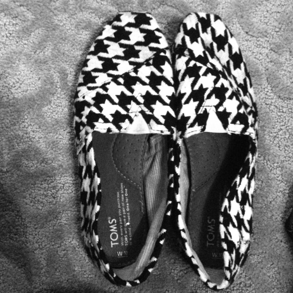 Rare black and white houndstooth toms!