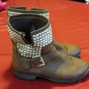 Cute brown boots with gold  trim