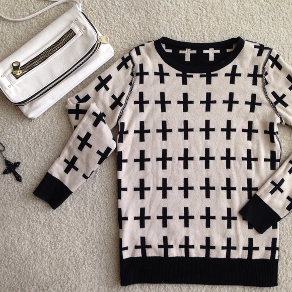 REVERSIBLE CROSSES SWEATER! - Picture 3 of 4