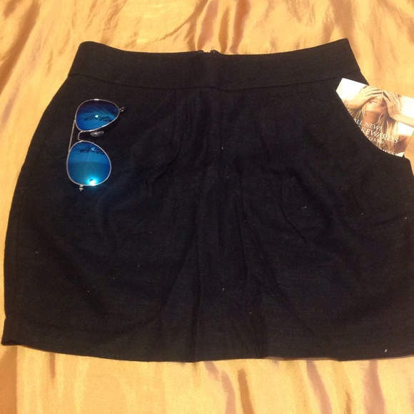 SALE! Black skirt with pockets