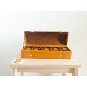 Watch and/or Bracelet jewelry box.