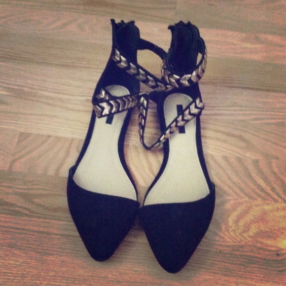 Size 7 black flats with 2 straps