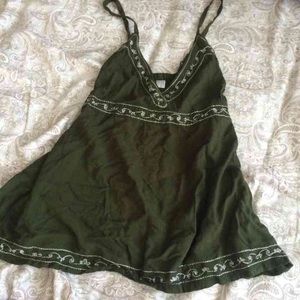 Unique patterned green v cut tank