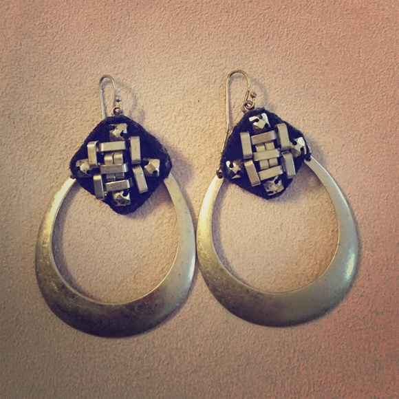 Unique Gold and Black Earring - Picture 1 of 1