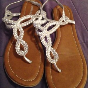 *very cute summer sandals*