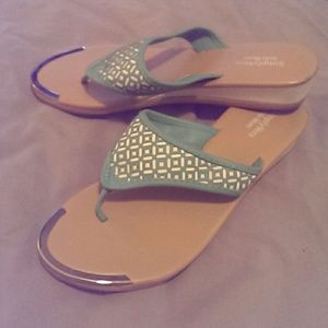 1" Heel Teal Vera Wang T Flip Flop Sandals