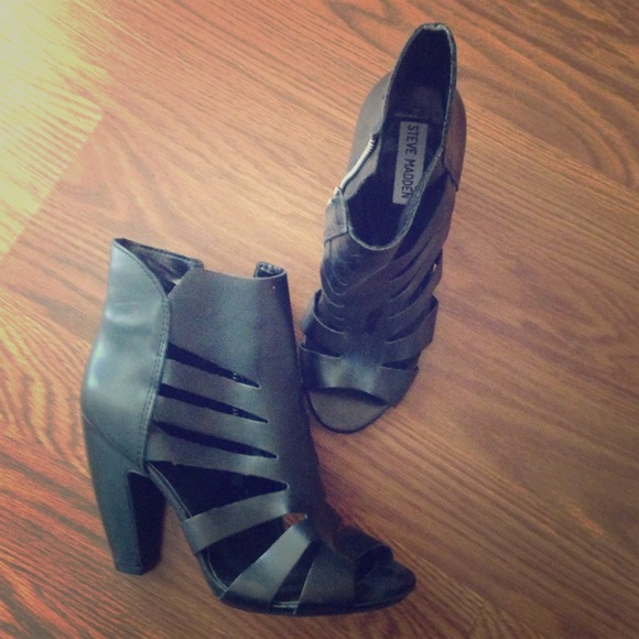 SALEE Steve Madden cutout heels