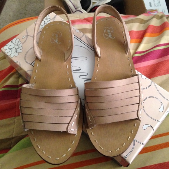 ❤️TRADE❤️Taupe sandals