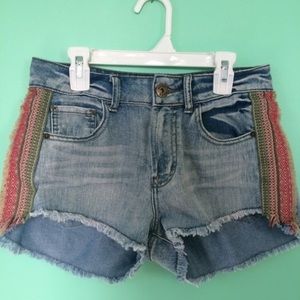 Light wash high waisted jeans shorts.