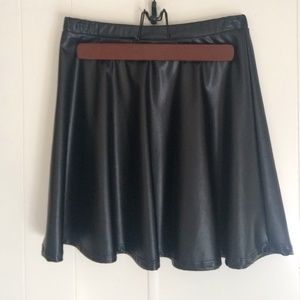 Faux leather skater short skirt