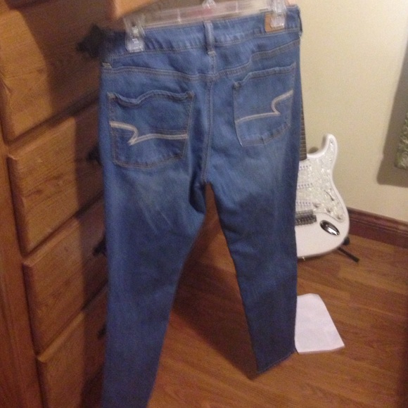 American Eagle hi-rise jeans - Picture 2 of 2