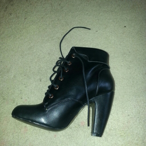 Black bootie