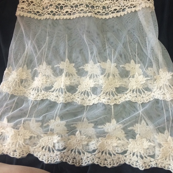 A lace t shirt - Picture 2 of 2