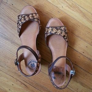 Lucky  Wedge  Platform Sandals